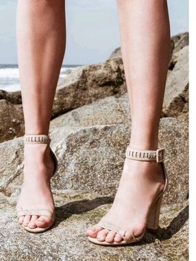 TAMARA MELLON JAGGER 105 - SUEDE SANDAL, SAND 39